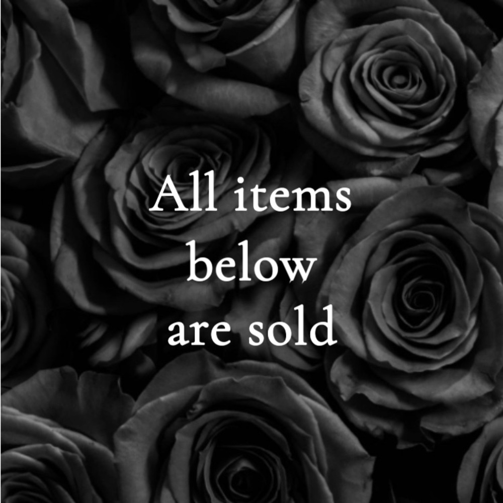 Black Rose Pattern Background